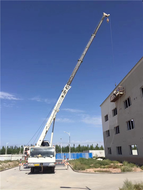 寿县“轻装强干”—— 吊车的 “轻量化臂架” 技术